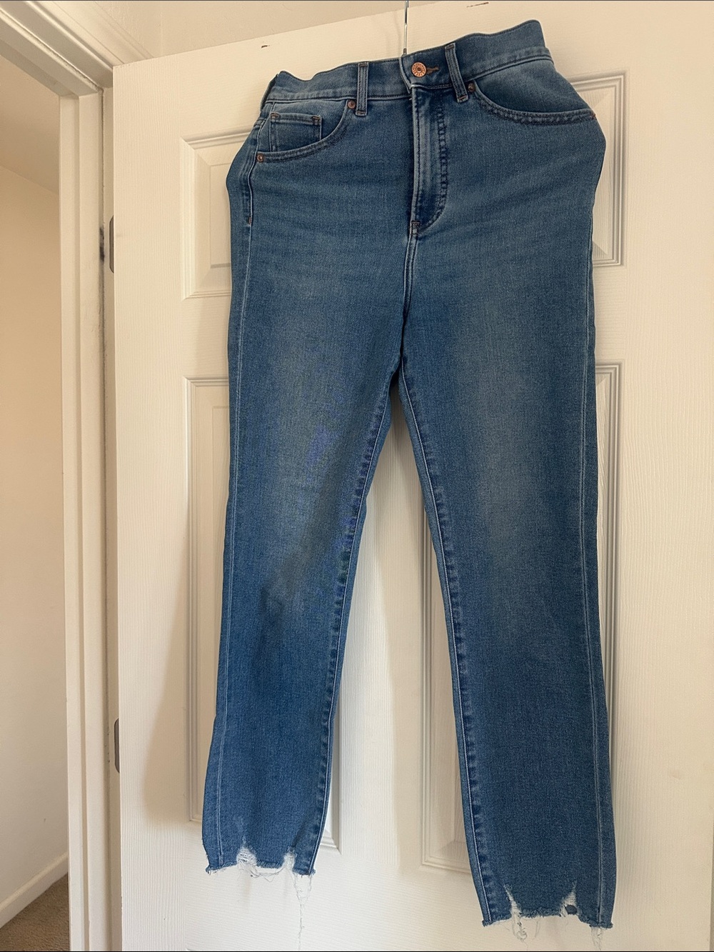 Express Women's Medium Blue Cropped Straight Jeans with Raw Hem